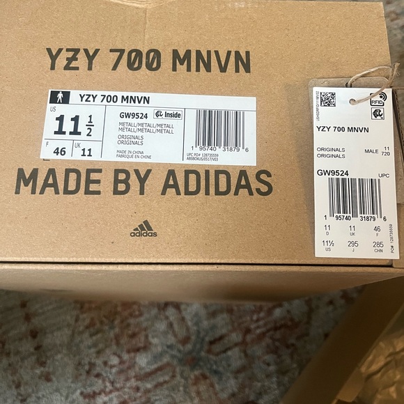 Yzy 700 adidas Black and Gray Sneakers - Picture 4 of 4